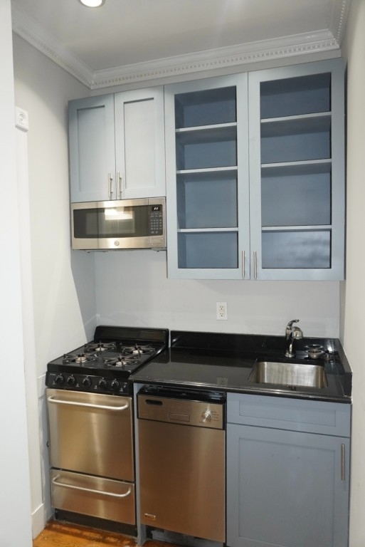 Tenth Avenue - Photo 18