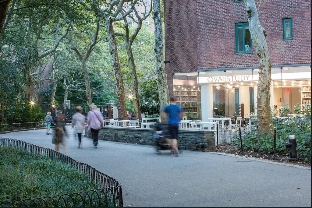 Avenue C - Photo 8