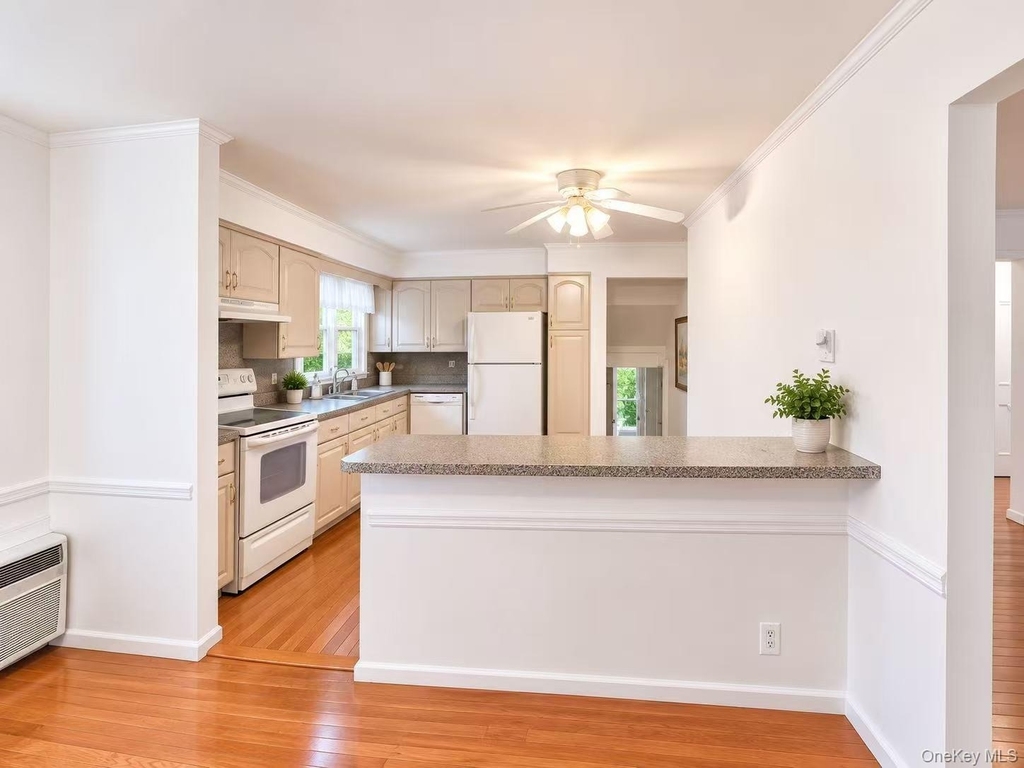 757 Leslie Lane - Photo 4