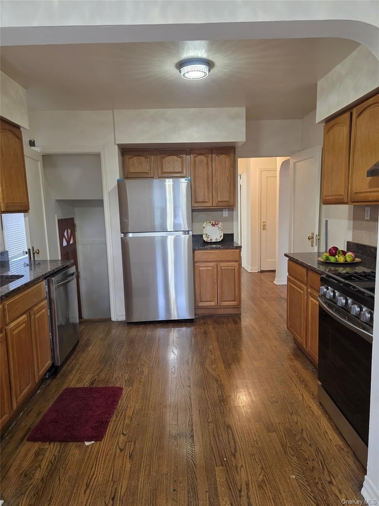 57-35 Parsons Boulevard - Photo 4
