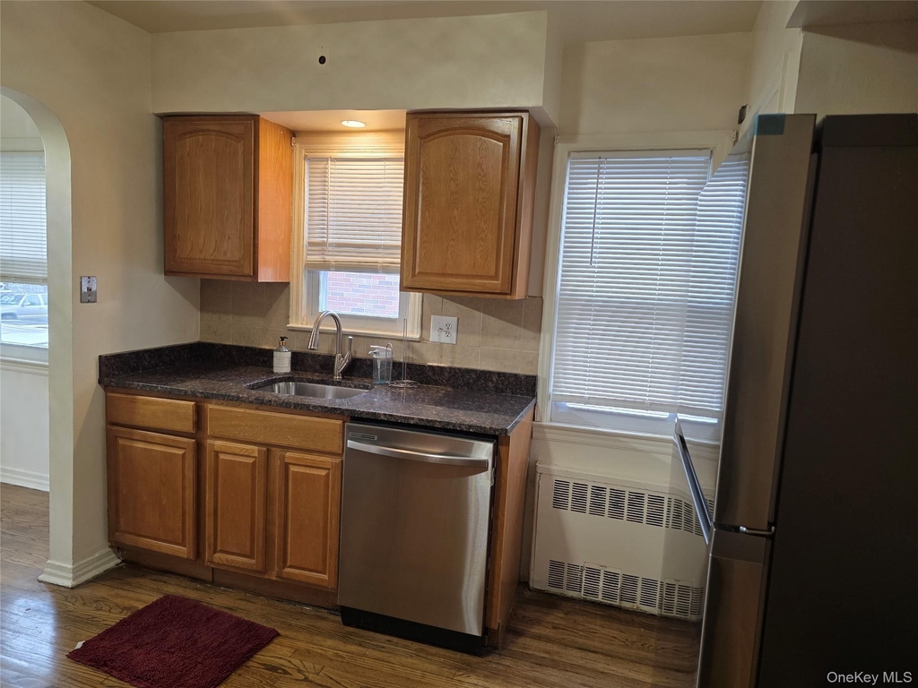 57-35 Parsons Boulevard - Photo 6