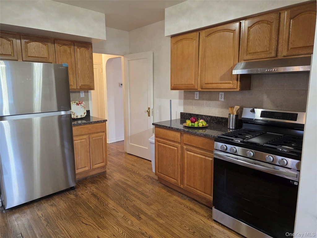 57-35 Parsons Boulevard - Photo 5