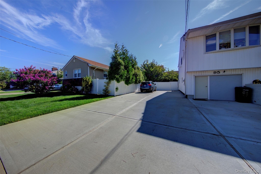 95 Irving Avenue - Photo 2