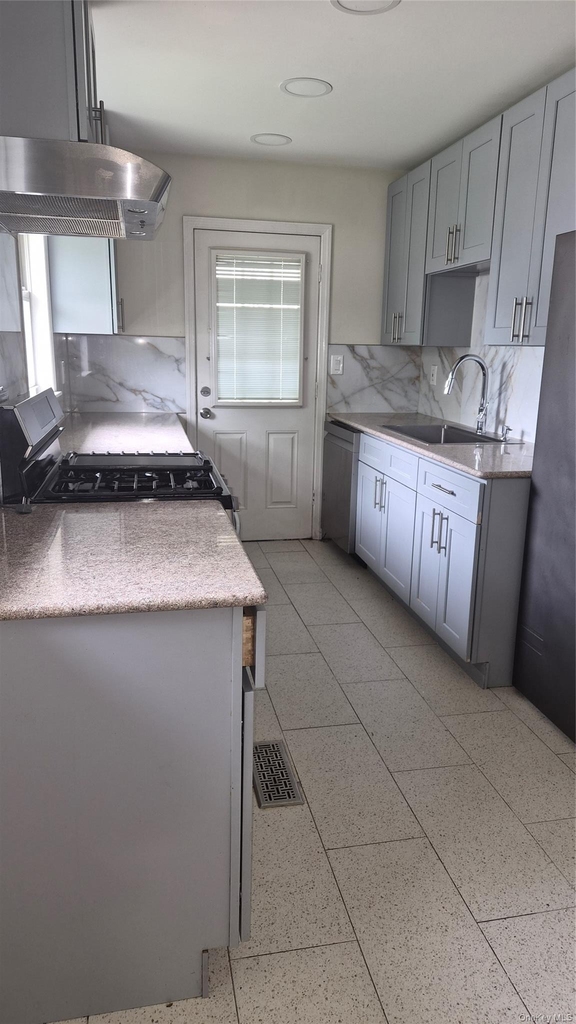 94 Gates Avenue - Photo 5
