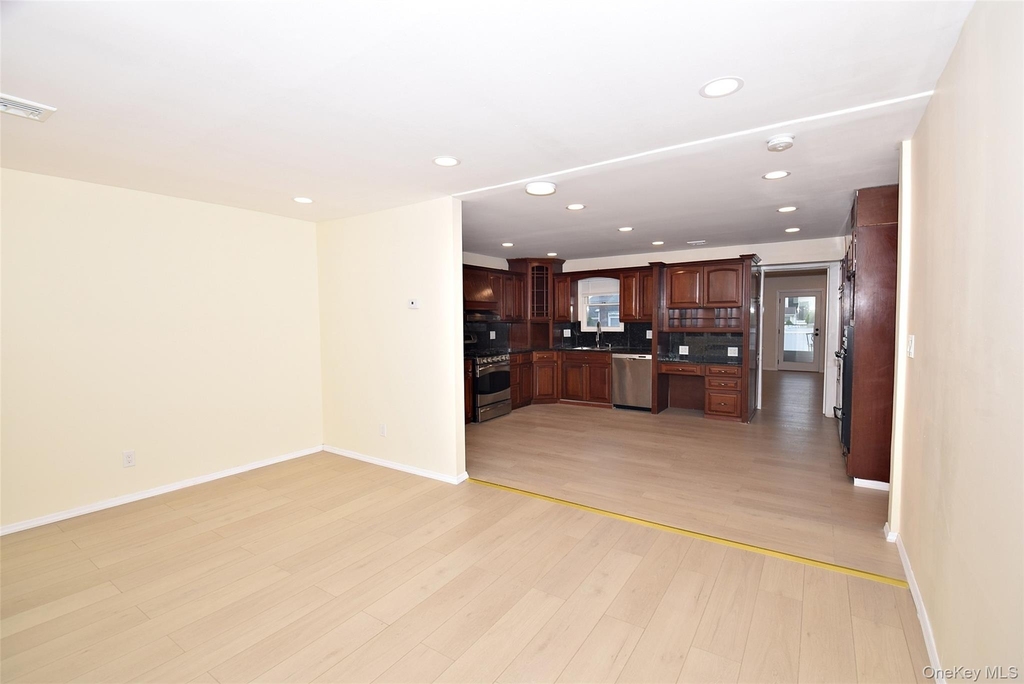 37 Amby Avenue - Photo 2
