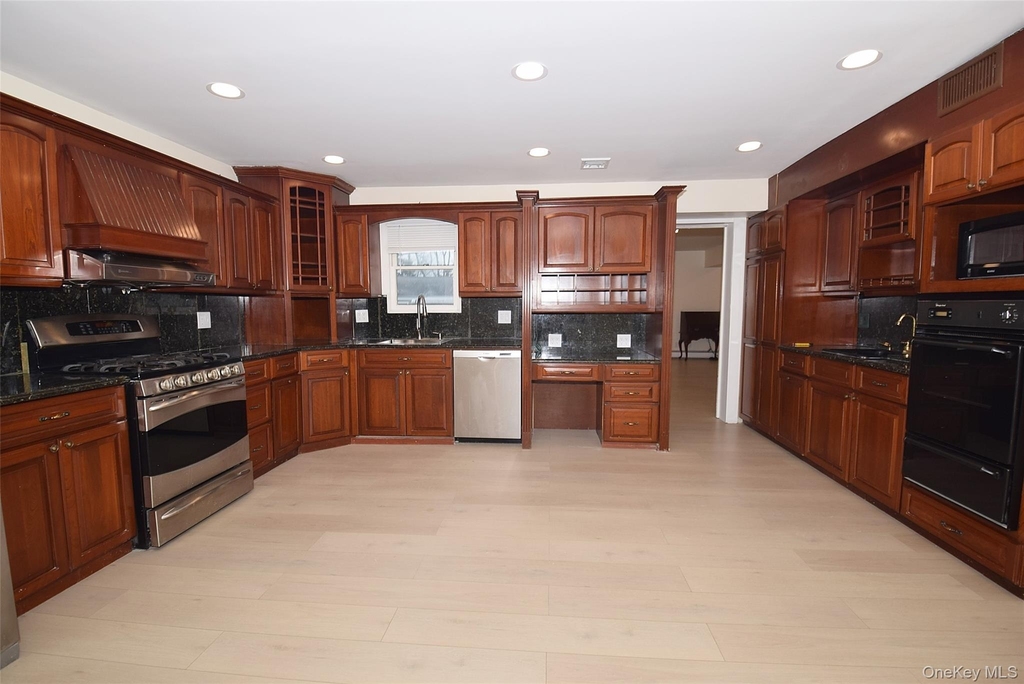 37 Amby Avenue - Photo 3