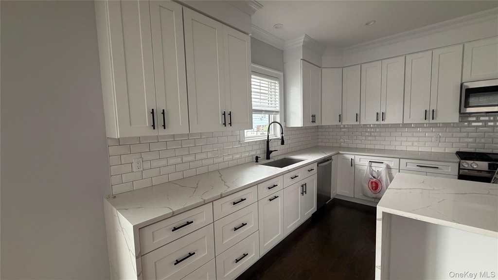 172 Lakeview Avenue - Photo 1