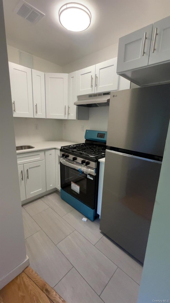 671 Bronx River Road - Photo 1