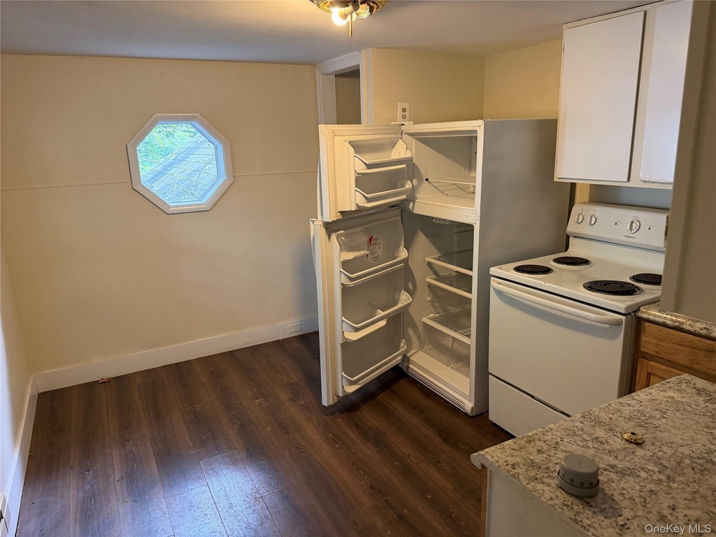 247 Sprague Avenue - Photo 2