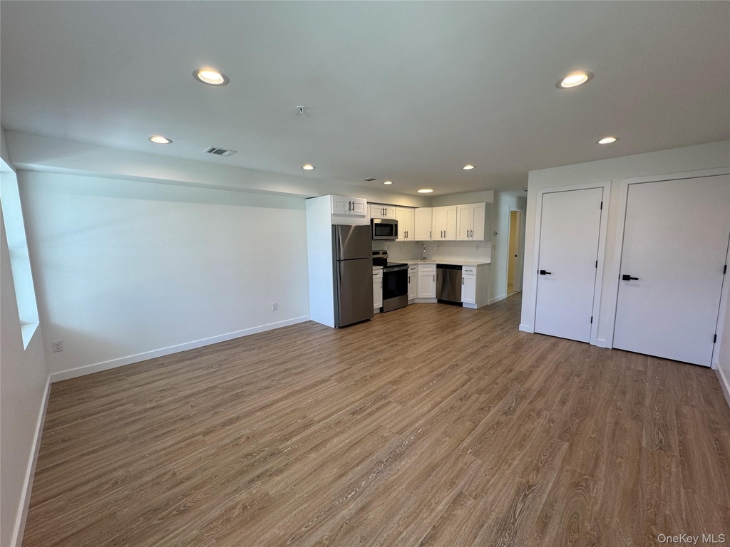 13 Park Avenue - Photo 2