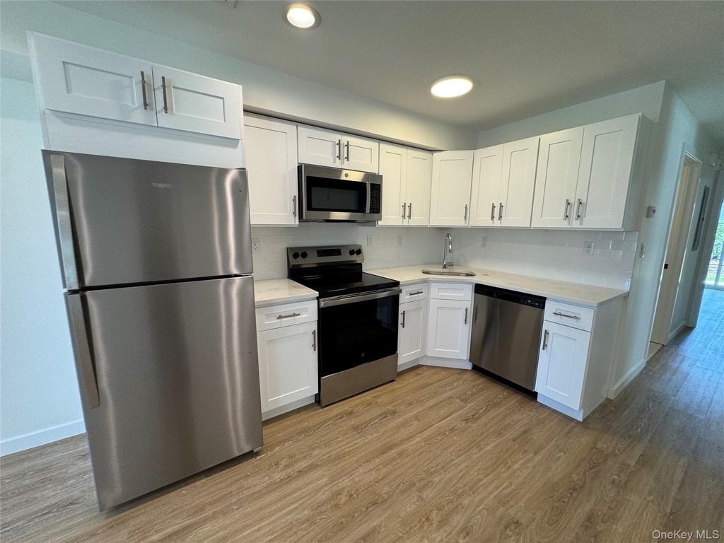13 Park Avenue - Photo 3