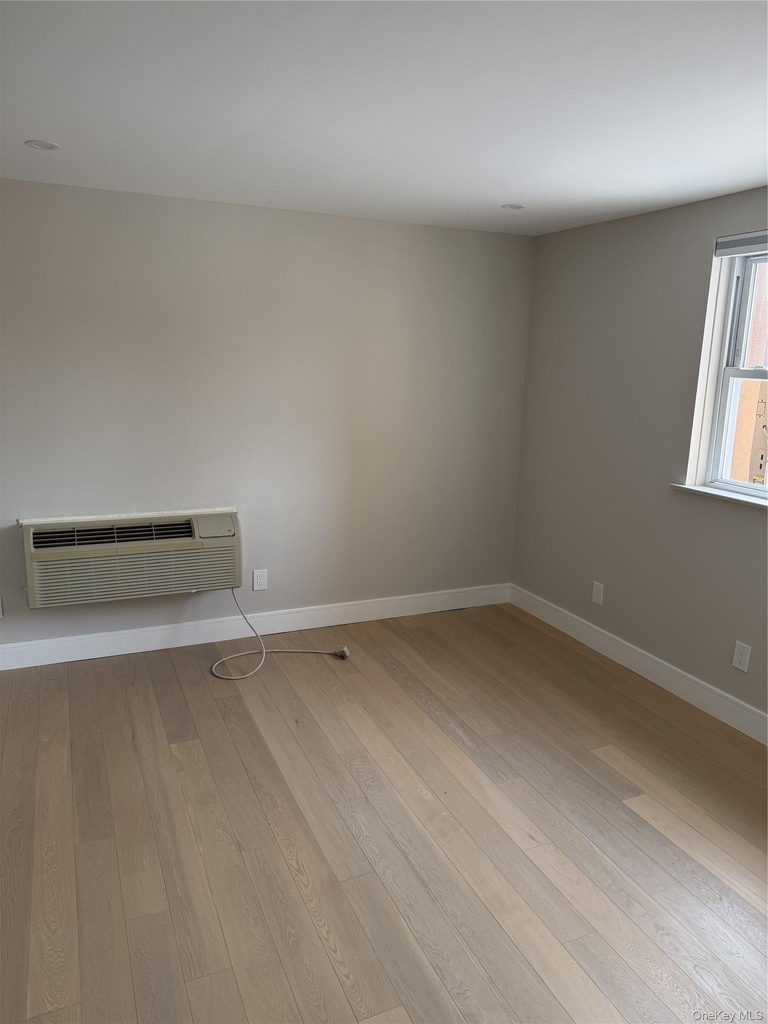 320 Post Avenue - Photo 6
