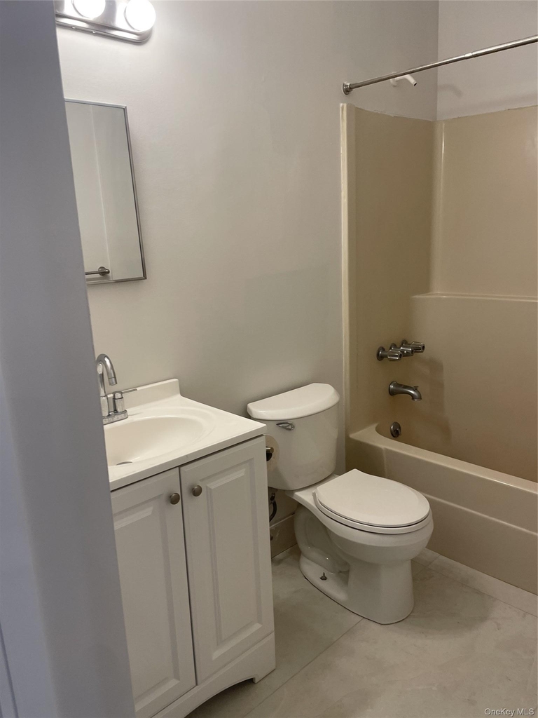320 Post Avenue - Photo 12