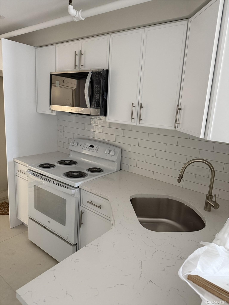 320 Post Avenue - Photo 1