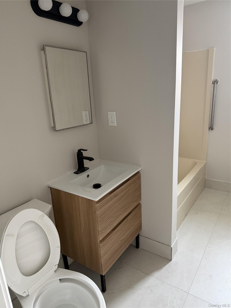 320 Post Avenue - Photo 5