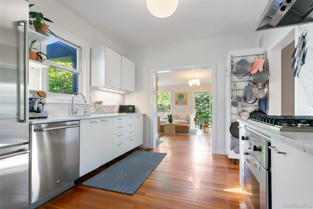 27 Spring Street - Photo 3