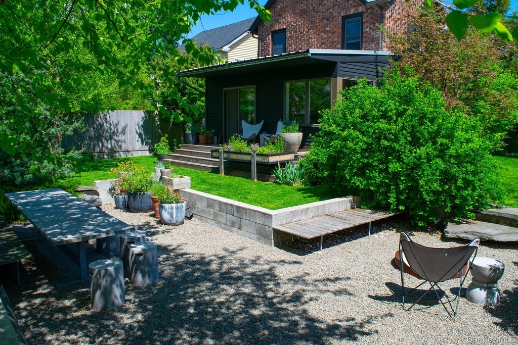 27 Spring Street - Photo 18