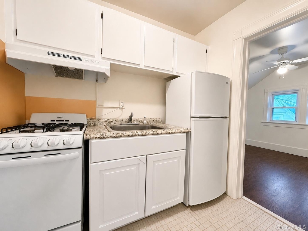 66 N Broadway - Photo 3