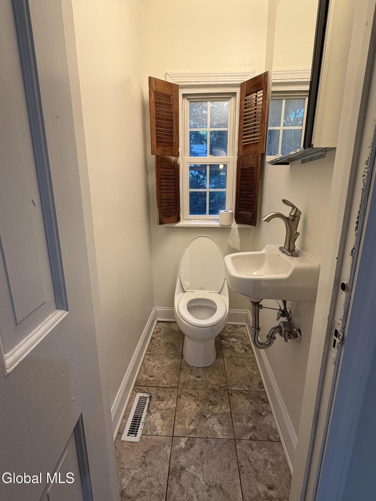 1422 Regent Street - Photo 10