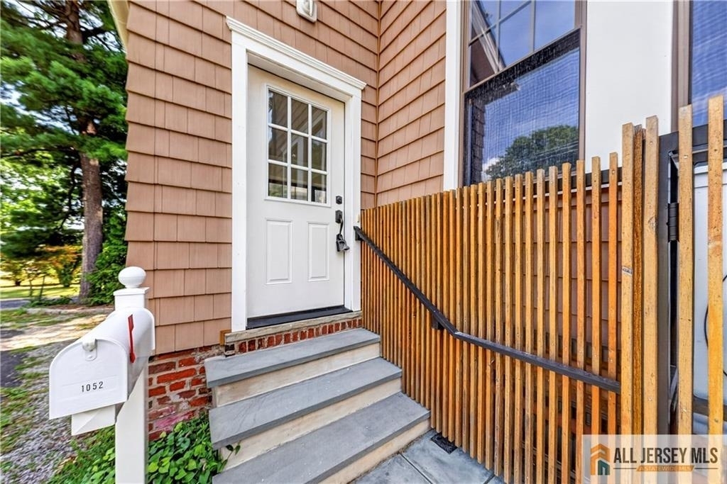 1048 Prospect Street - Photo 2