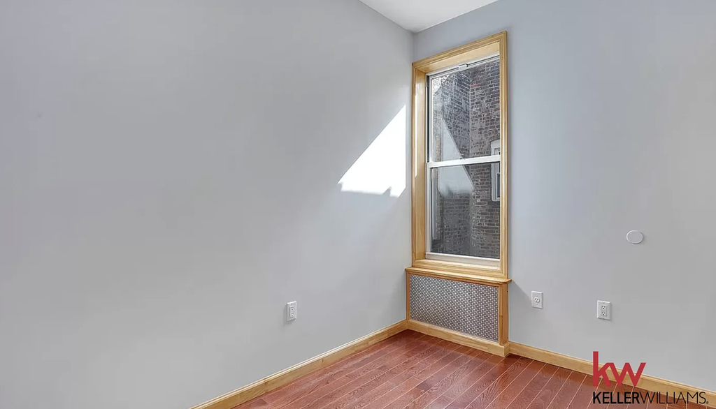 59-06 Catalpa Avenue - Photo 2