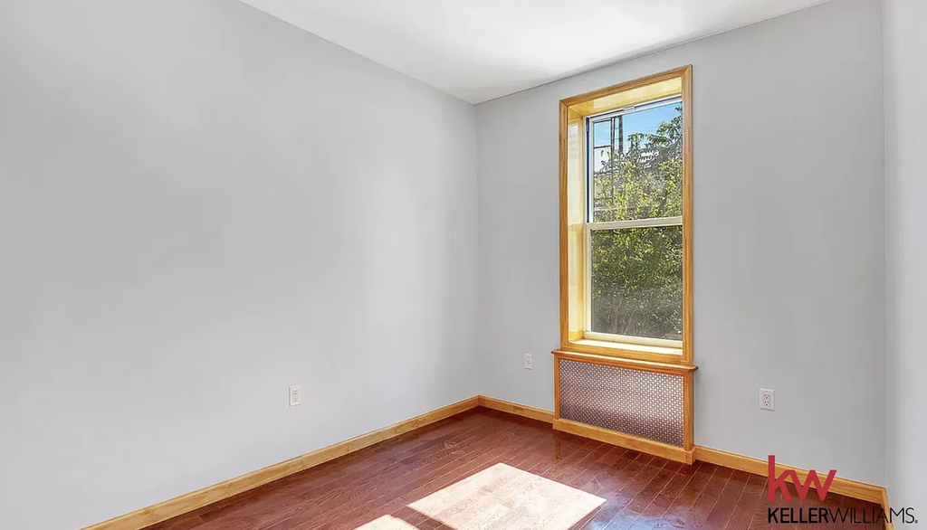 59-06 Catalpa Avenue - Photo 1