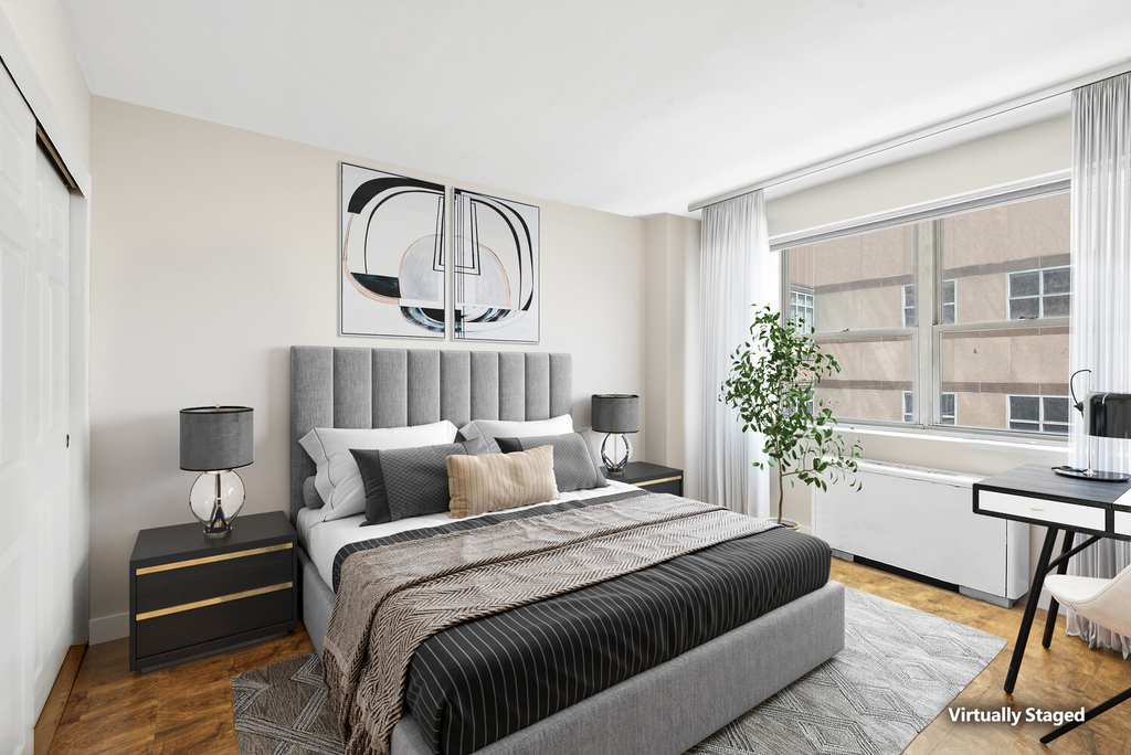 211 E 53rd Street - Photo 3