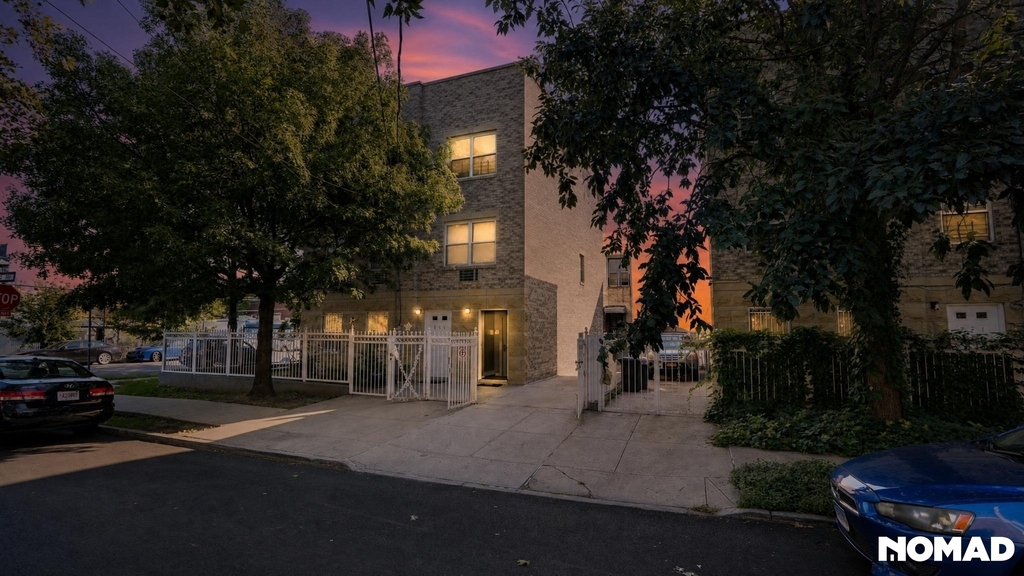 747 Essex Street - Photo 0
