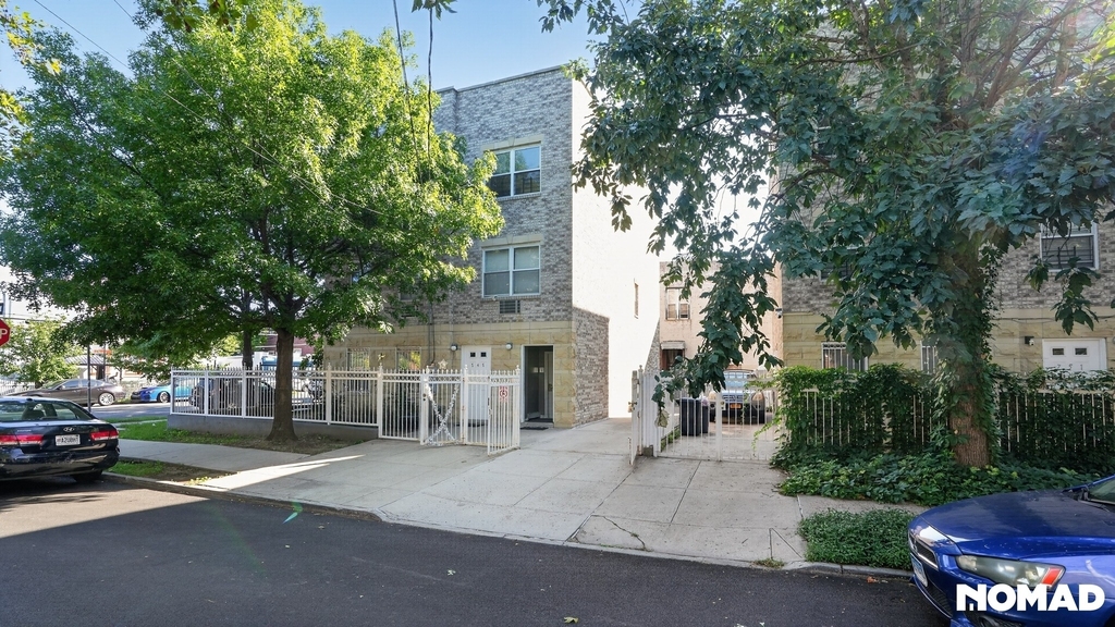 747 Essex Street - Photo 4