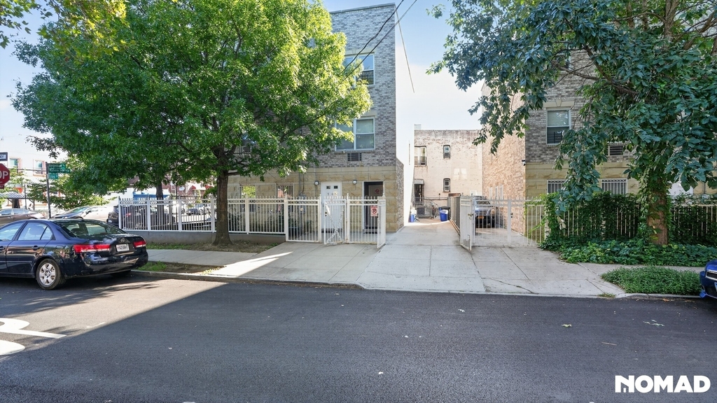 747 Essex Street - Photo 3
