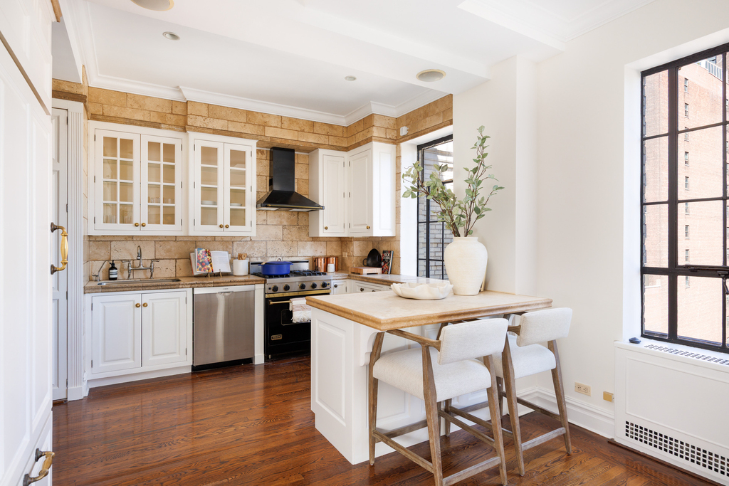 350 W 57th Street - Photo 3