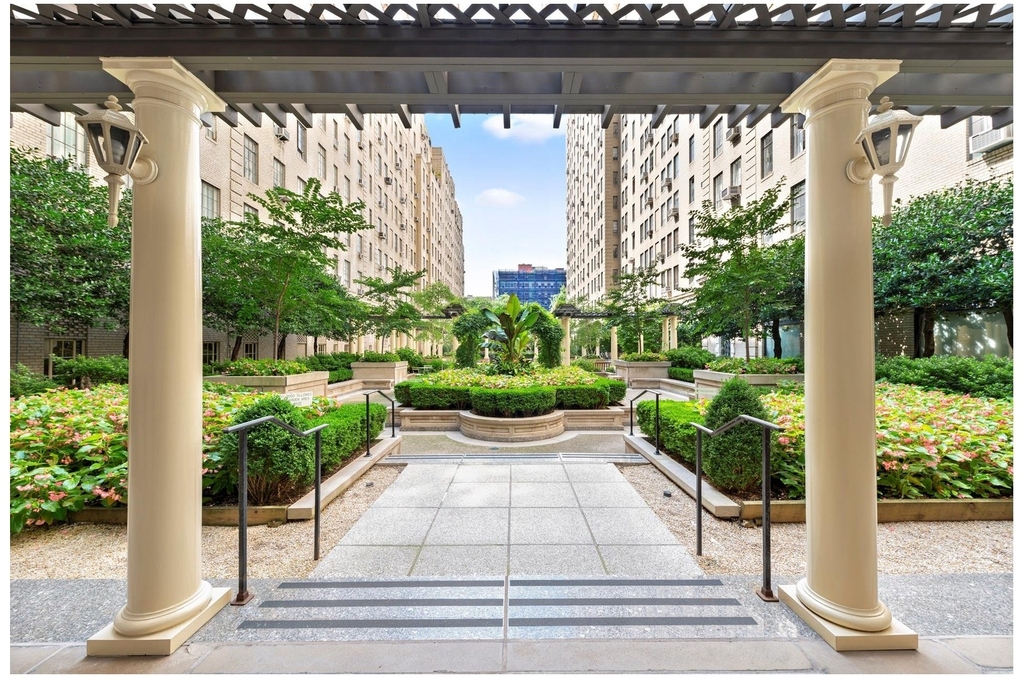 350 W 57th Street - Photo 13