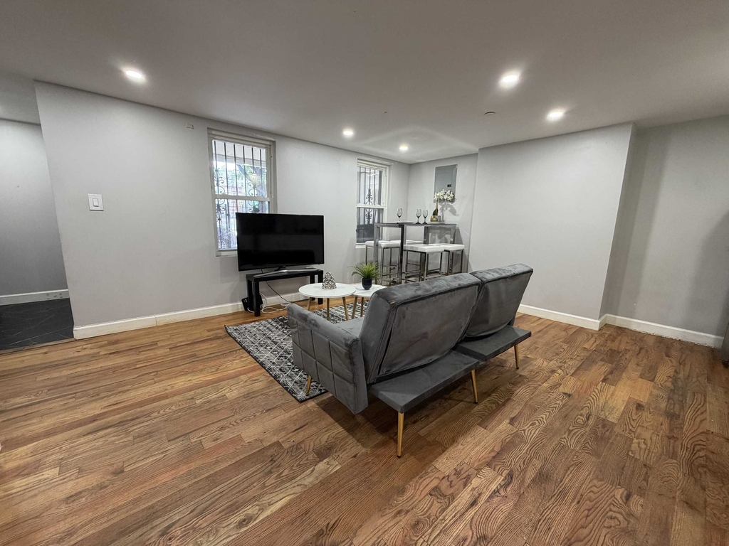 75 Woodbine Street - Photo 1