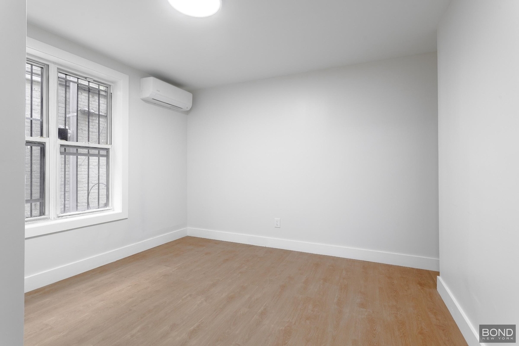 558 Empire Boulevard - Photo 4