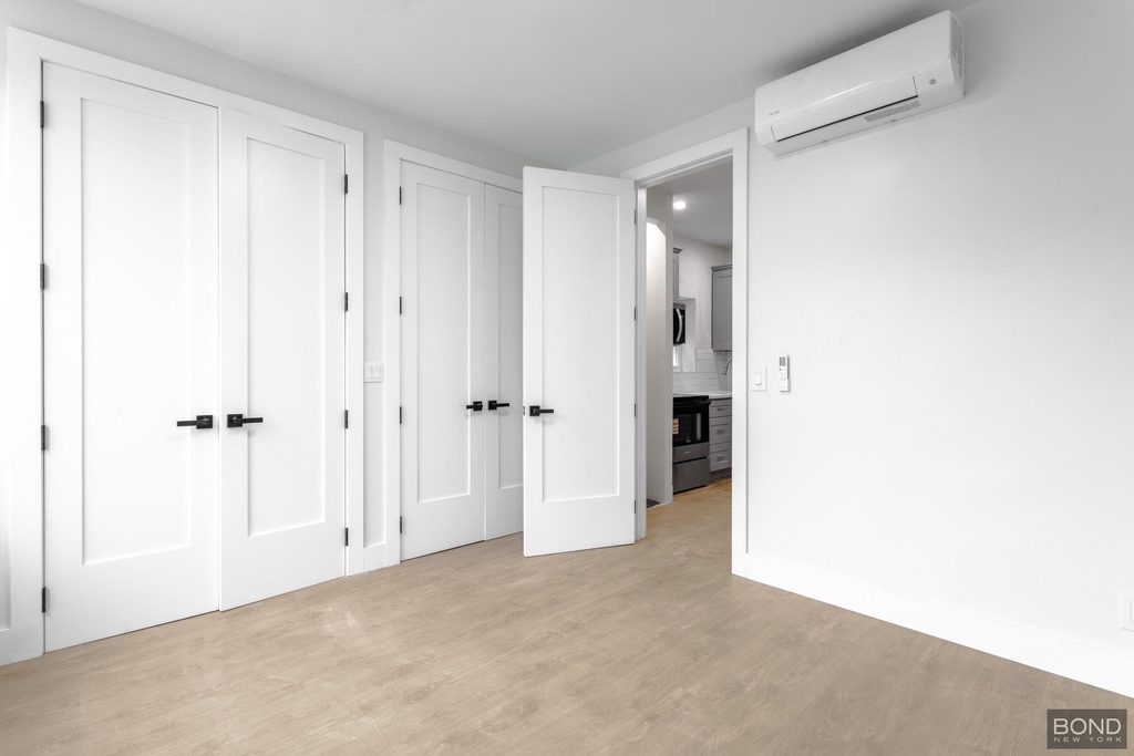 558 Empire Boulevard - Photo 6