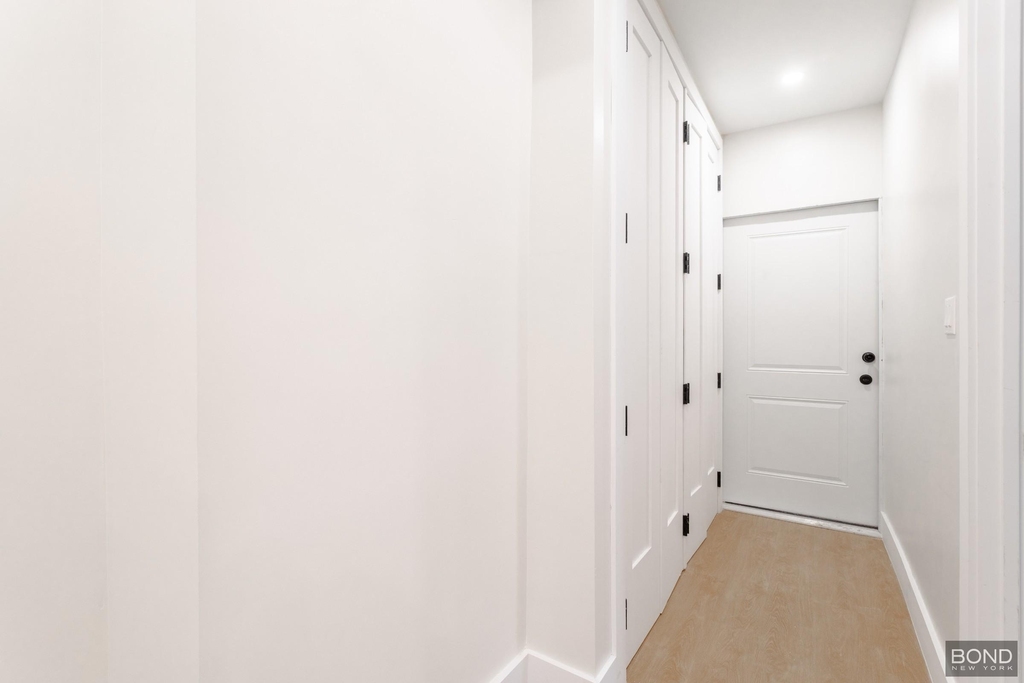 558 Empire Boulevard - Photo 5