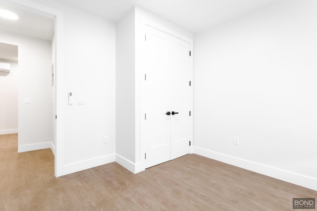 558 Empire Boulevard - Photo 10