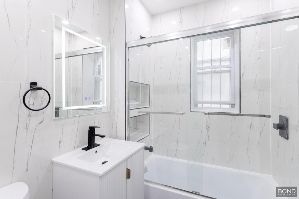 558 Empire Boulevard - Photo 11