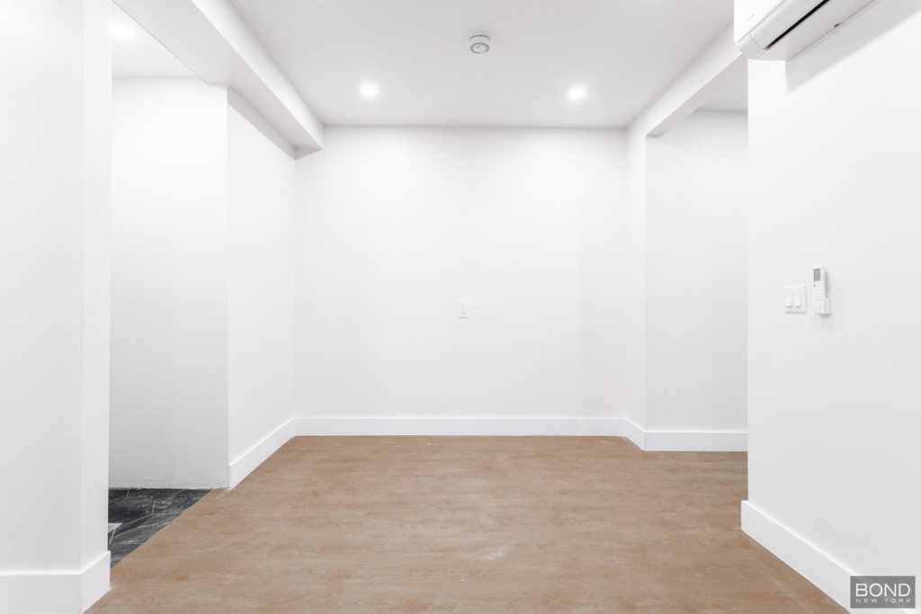 558 Empire Boulevard - Photo 9