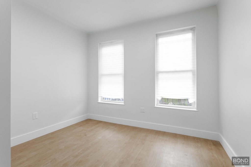 558 Empire Boulevard - Photo 8