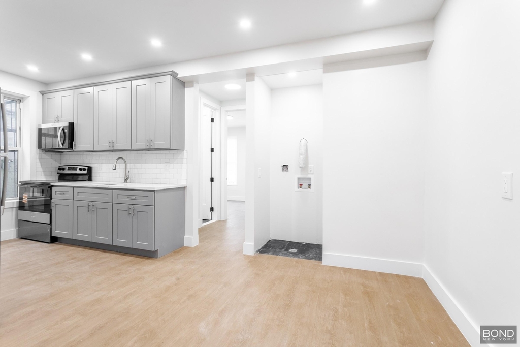 558 Empire Boulevard - Photo 7