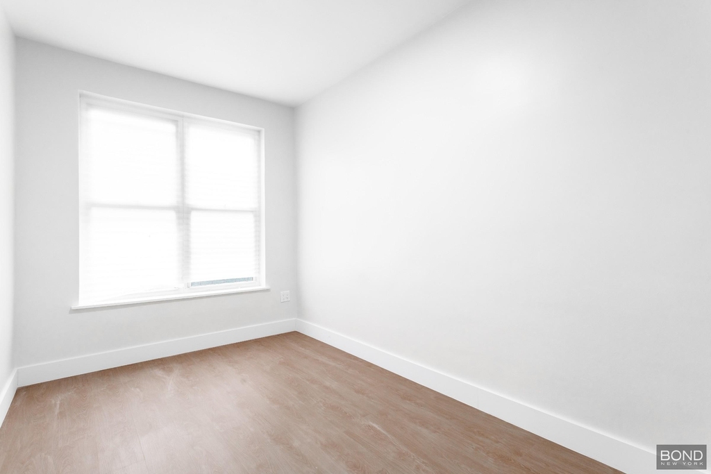 558 Empire Boulevard - Photo 4