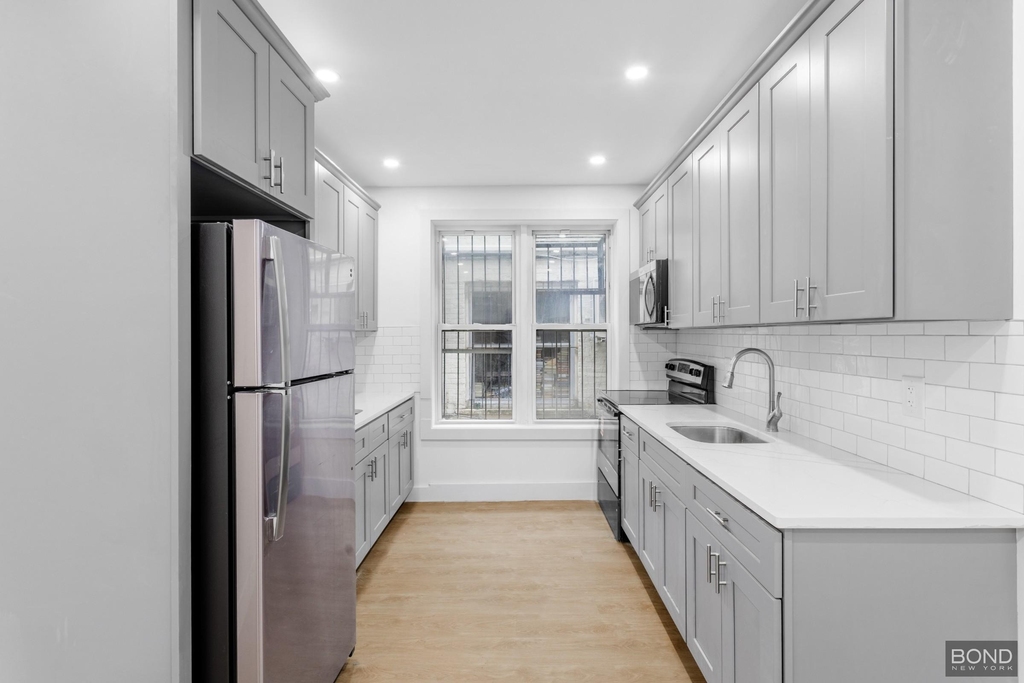 558 Empire Boulevard - Photo 6