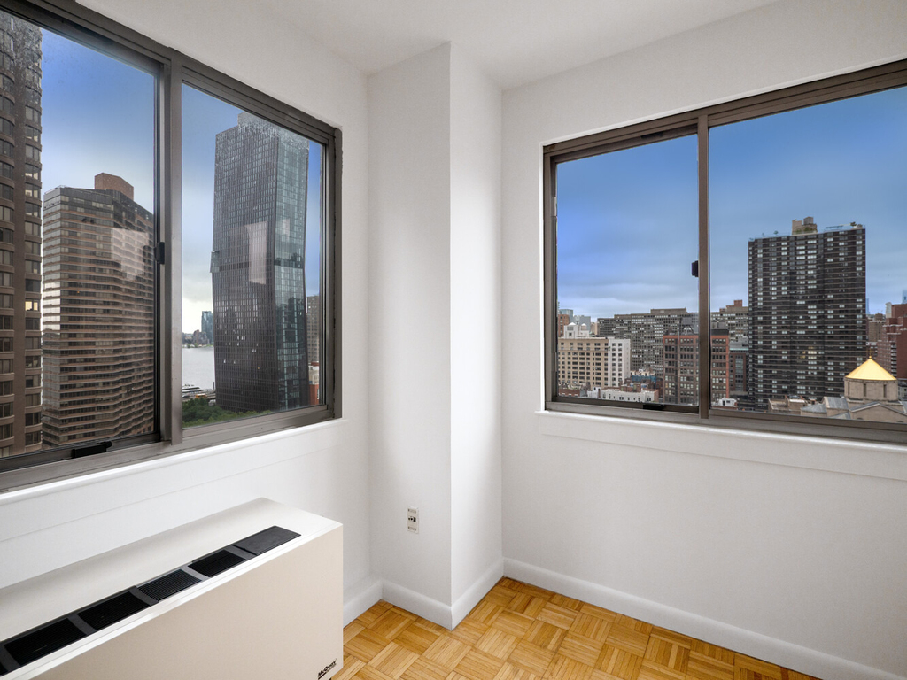 308 E 38th Street - Photo 14