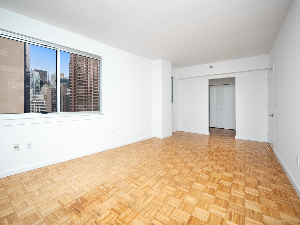 308 E 38th Street - Photo 7