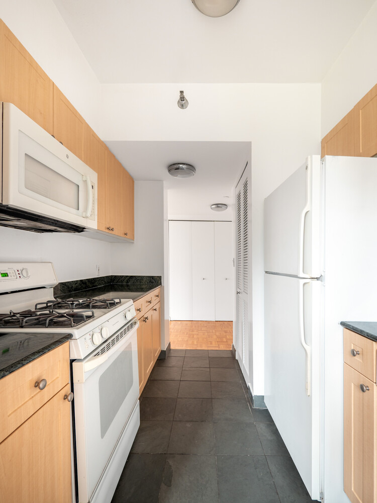 308 E 38th Street - Photo 6
