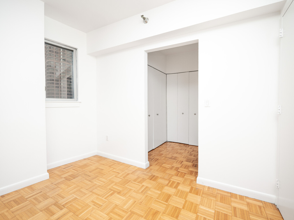 308 E 38th Street - Photo 8