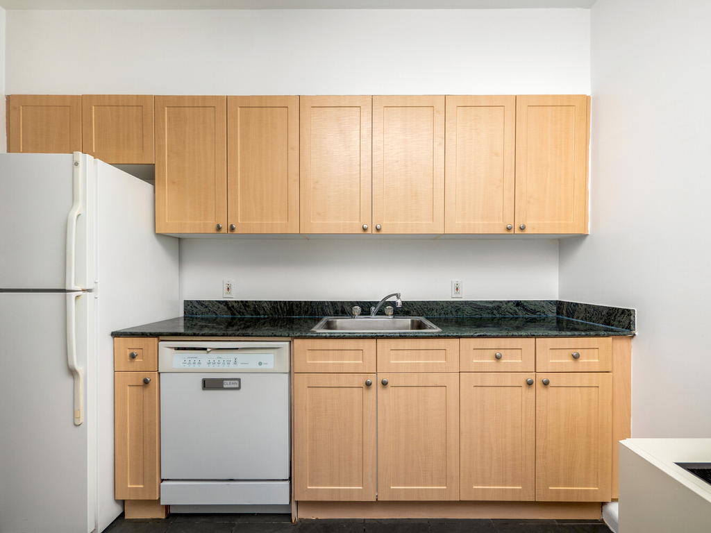308 E 38th Street - Photo 5