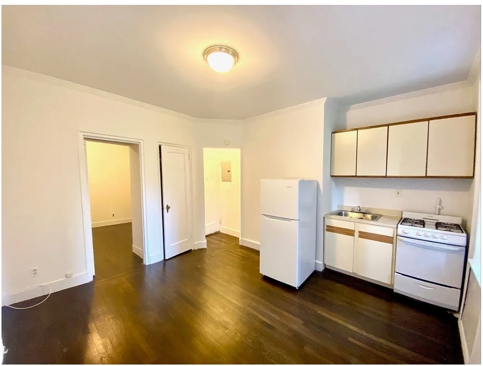 243 E 39th Street - Photo 1