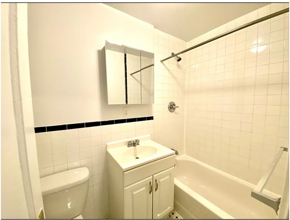 243 E 39th Street - Photo 4